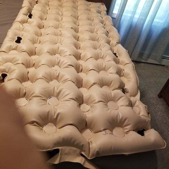 Ehob waffle mattress expansion control overlay with pump 76" x 34" x3" - Picture 2 of 11